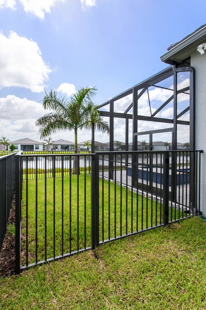 West Palm Beach Best Aluminum Fence Installation by Blue Coast Aluminum